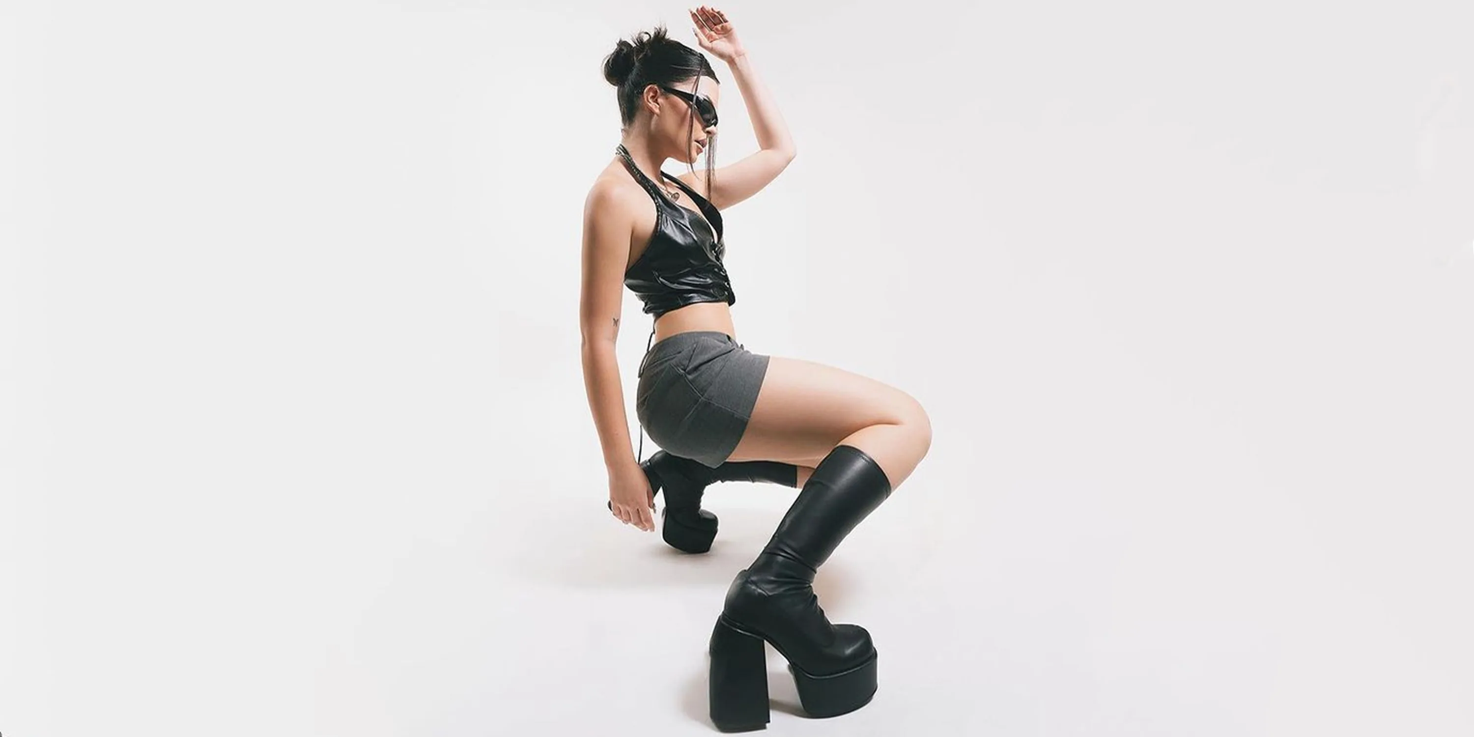 vomira boots products hero banner
